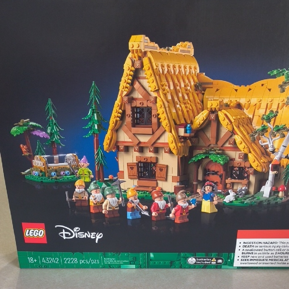 LEGO Disney Snow White Cottage Set